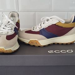 ECCO trainers-practically new