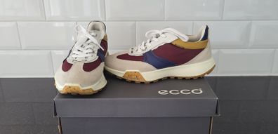 ECCO trainers-practically new