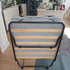 folding bed like new
