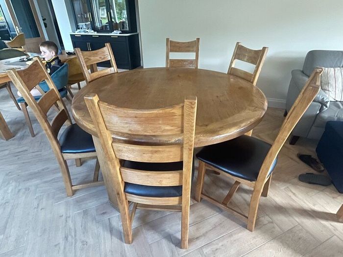 Round Table and 6 chairs