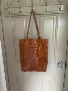 Mid sized genuine leather tote in cognac