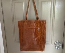 Mid sized genuine leather tote in cognac