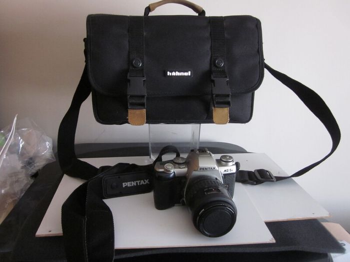 Pentax MZ 5n SLR 35mm Film Camera 28 -70 mm Pentax Lens Vintage