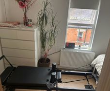 Pilates reformer machine like new
