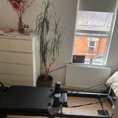 Pilates reformer machine like new