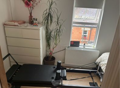 Pilates reformer machine like new
