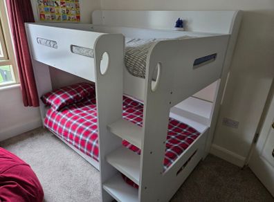 Bunk bed with matresses