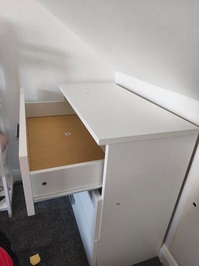 chest of drawers