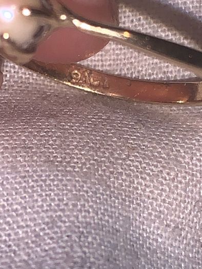 Pearl 9ct gold ring
