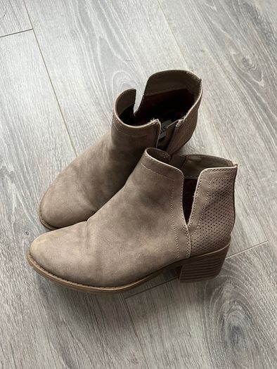 Steve Madden boots