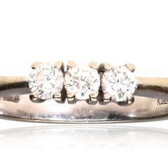18 Ct 3 Diamonds ring