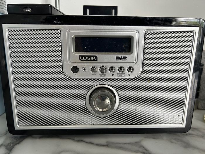 Logik LOG3007DI DAB/FM Radio Alarm Clock with IPod Docking Station Black/Silver