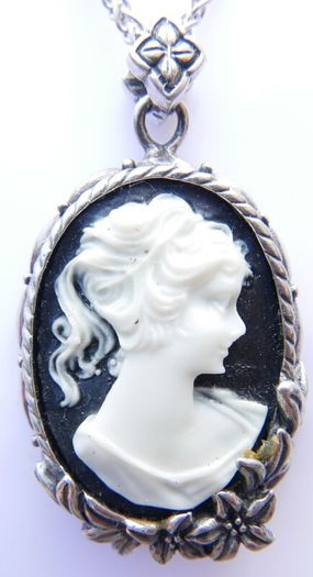 Vintage Sterling Silver 925  Pretty Cameo  Pendant and Necklace length 16,5" - 12,97g