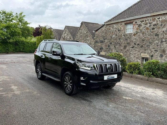 Toyota Landcrusier Invincible 7 Seats