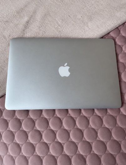 MacBook Air (13-inch, 2017)