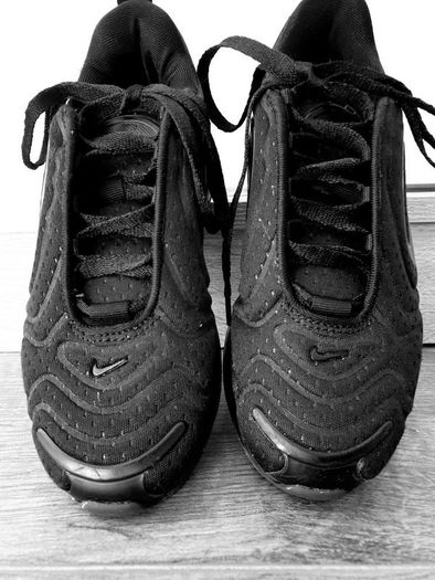 Nike 720 boys shoes