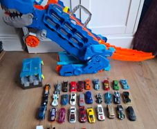 HotwheelS t-rex transporter and cars