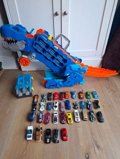 HotwheelS t-rex transporter and cars