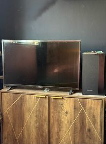 LG TV with Samsung soundbar and speaker