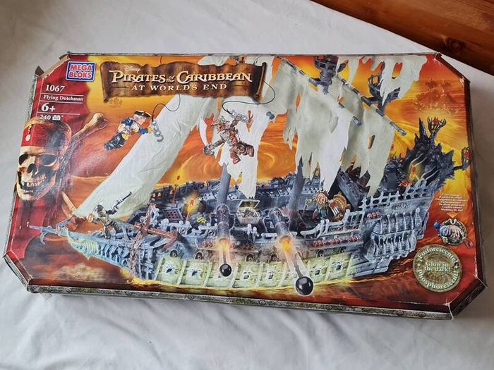 Vintage 2006 mega blocks pirates of the Caribbean At world end 1067 Flying Dutchman Brand new sealed