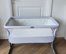 Chicco Next2Me Essential baby Crib / sleeper