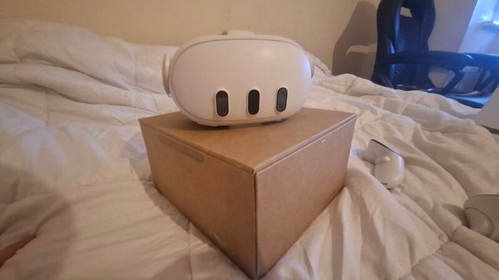 meta quest 3 with controllers and earmuffs, all working good condition