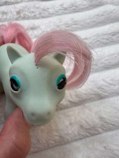 My Little Pony Baby Cuddles G1 1986 Beddy Bye Eye MLP Dirty approx. 7.5 cm. Used sometimes left eye opens only to the middle Please see photos