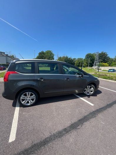 2015 Peugeot 5008