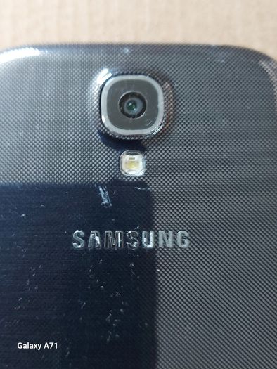 Samsung Galaxy S4, 16GB, Screen damaged near Bottom, but does not affect the touchscreen