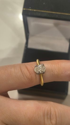 Diamond ring 0.96ct oval diamond GIA cert