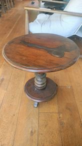 Round wood table