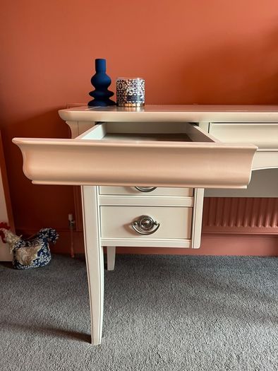 Dressing Table and 2 Matching Bedside Lockers