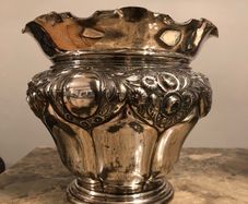 Walker & hall large cache flower pot