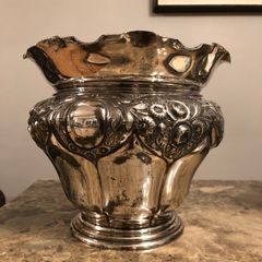 Walker & hall large cache flower pot