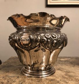 Walker & hall large cache flower pot