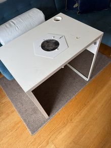 Nail table with dust extractor