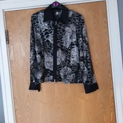 Tia Long Sleeved Zip-Up Blouse/  Top With Collar.   S.14.