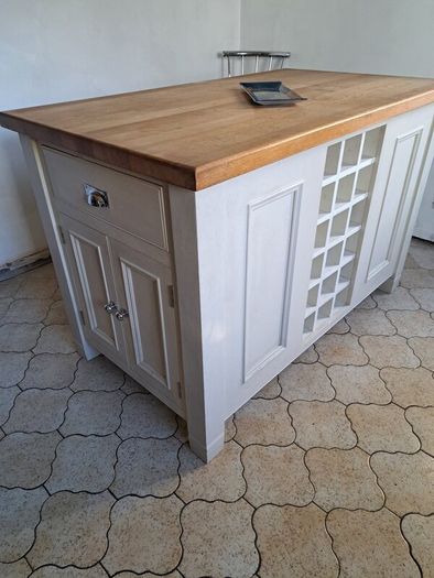 Kitchen island