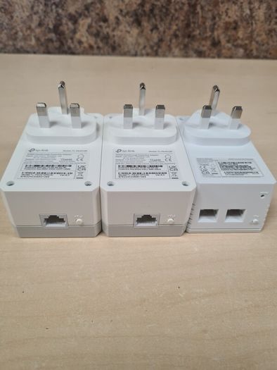 Tp LINK AV600 powerline wifi range extender signal booster kit TL-WPA 4220 and TL-PA4010P x 2