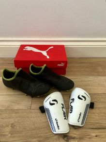 Boys Puma football shoes size uk 1