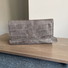Guess purse. Never used. Slightly worn on inside.