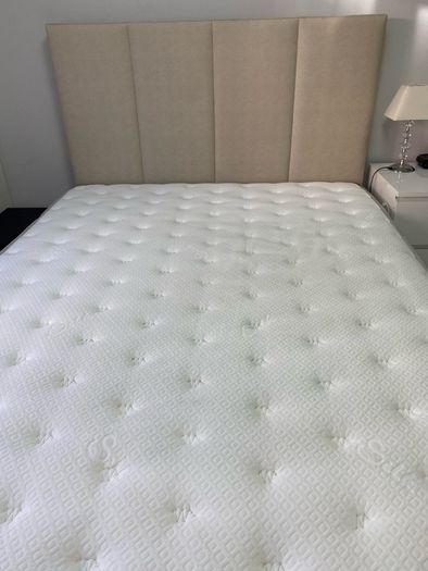 RESPA Kingsize bed and mattress
