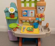 Fisher-Price Laugh & Learn Grow-the-Fun Garden to Kitchen