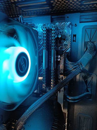 'PC Specialist' Gaming PC & AOC 27" Curved Monitor C27G2AE