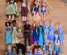 Large set of Disney dolls.
