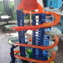 Hot Wheels ultimate garage