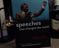 Speeches That Changed The World ! The Words and Stories that Changed The History ! CD Included ! 2005 ! by Quercus Books !