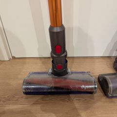 Dyson Cordless V10 Vacuum Cleaner + Attachments