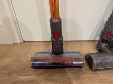 Dyson Cordless V10 Vacuum Cleaner + Attachments