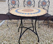 garden table and chairs